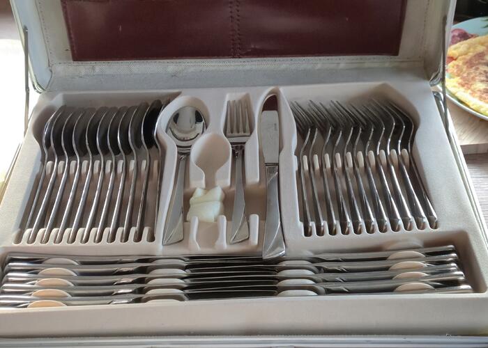 Grajewo ogłoszenia: Sprzedam zestaw sztućców w walizce KingHoff